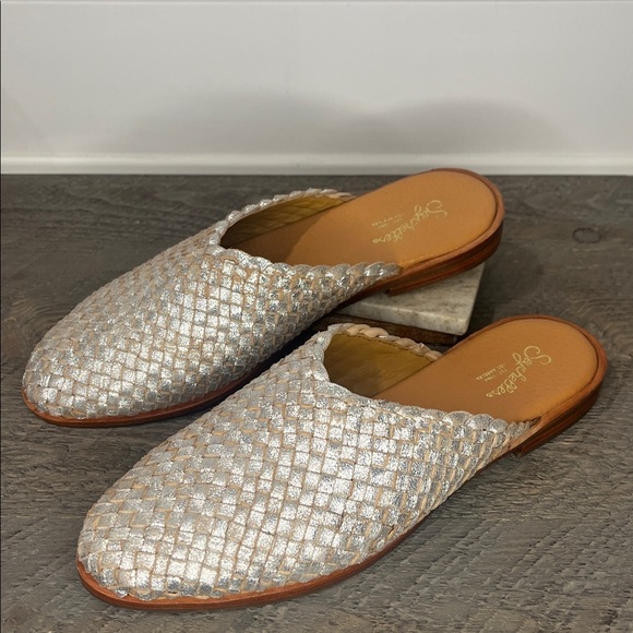 Seychelles Shoes - Seychelles Places to go Pewter Leather Women’s Mule size 6 NWOT